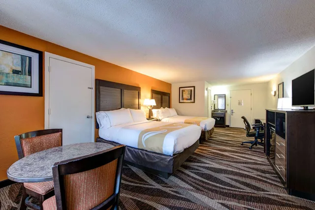 Room, 2 Queen Beds, Quality Inn Creekside - Downtown Gatlinburg 5/9