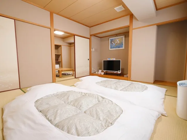 غرفة يابانية بفرشتي فوتون بأرضية تاتامي، Matsuyama New Grand Hotel 1/10