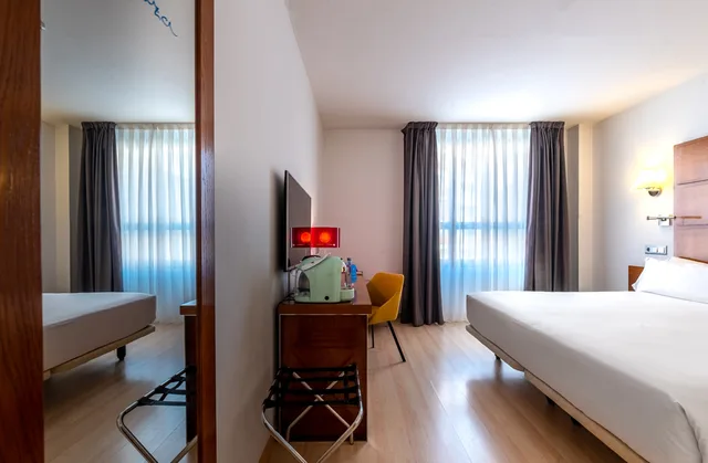غرفة بريميوم ثلاثية، Zentral Ave Zaragoza 3/3