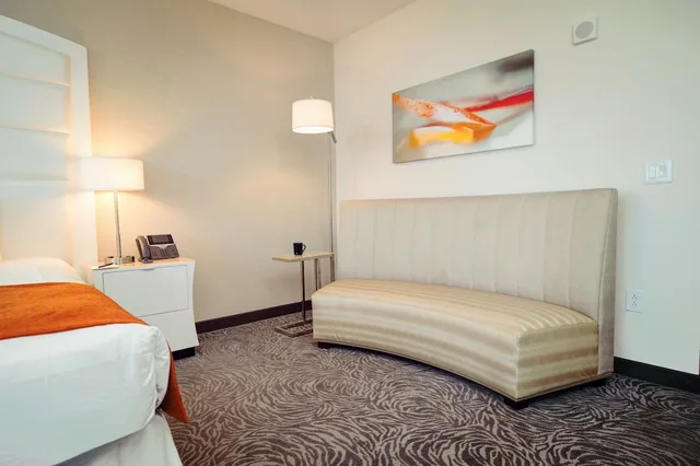 غرفة فاخرة بسرير كينج، Scarlet Pearl Casino Resort 6/10