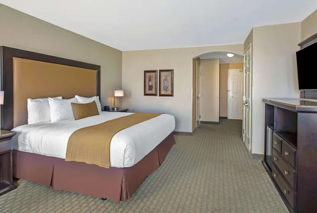 غرفة بسرير مزدوج، La Quinta Inn And Suites By Wyndham Paso Robles 2/3