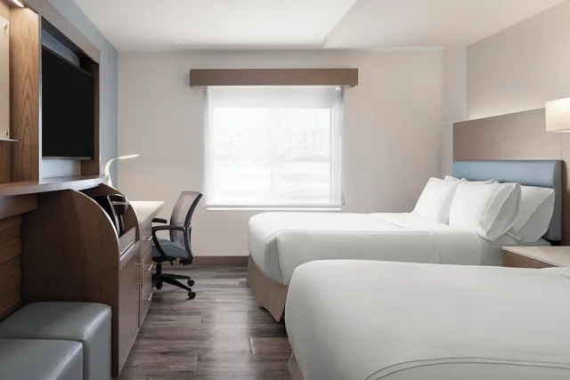 غرفة قياسية بسريرين مزدوجين لذوي الإعاقة، EVEN Hotel Ann Arbor 5/7