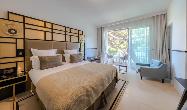 غرفة تنفيذية بإطلالة على البحر، Hotel Les Roches Blanches 2/10