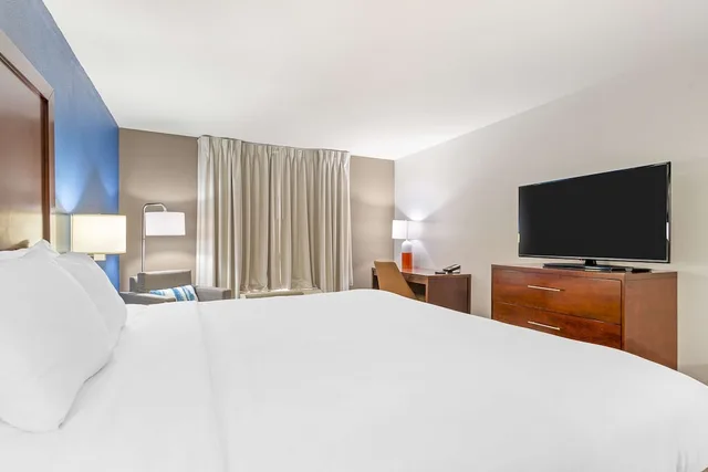 غرفة قياسية بسرير كينج، Comfort Inn Near Six Flags St. Louis 3/5