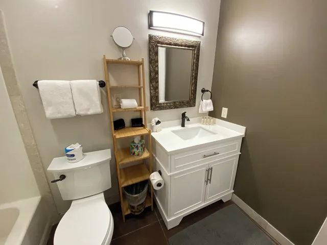 Cedar, Queen Bed، Skyridge Inn Bed & Breakfast 7/7