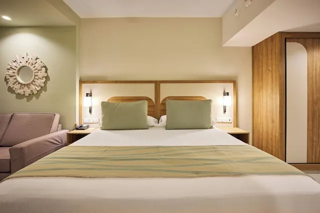 غرفة بسرير كينج بإطلالة على البحر، RIU Negril All Inclusive 4/5