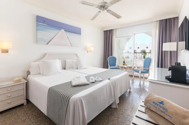 Standard, Double Bed, Courtyard View, Balcony or Terrace، Hotel Mac Puerto Marina 1/1