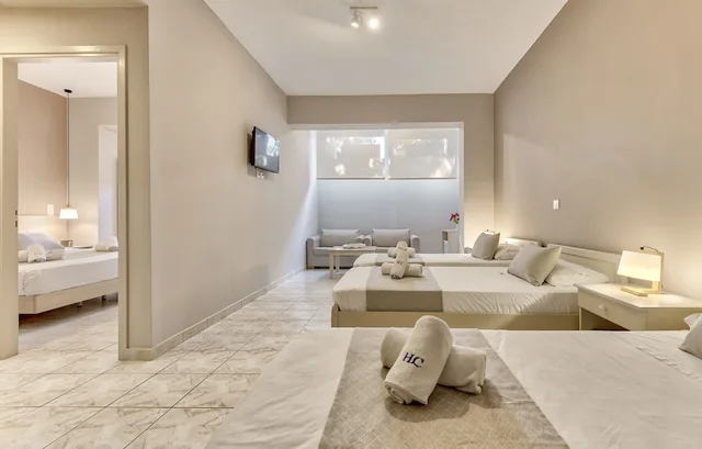 Connecting, Family, Basement, 1 Double and 3 Single Beds، Contessa Hotel 8/8