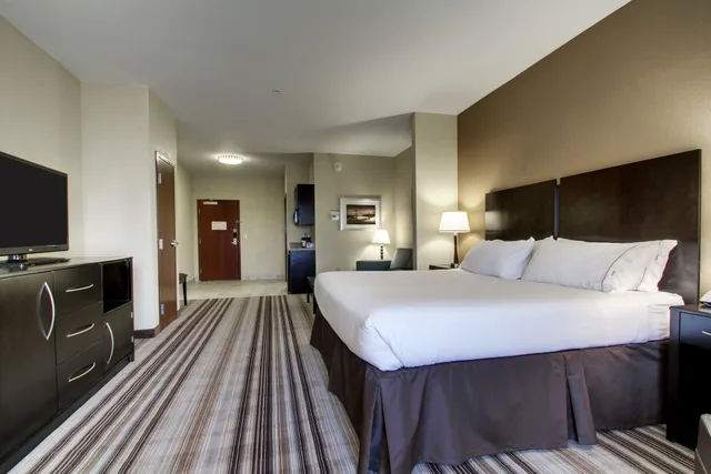 غرفة بسرير كينج، Holiday Inn Express Hotel Suites Natchez South 1/1