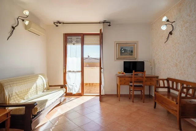 Superior, Suite, Queen Bed, Sea View, Sofa, Balcony, Lola Piccolo Hotel 4/5