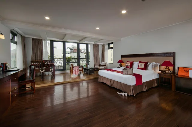 جناح جونيور رباعي بإطلالة على المدينة بشرفة، Au Coeur D Apos Hanoi Boutique Hotel 1/1
