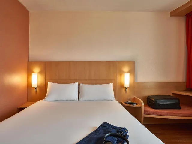 Standard, Multiple Beds، Ibis Barcelona Santa Coloma 3/7