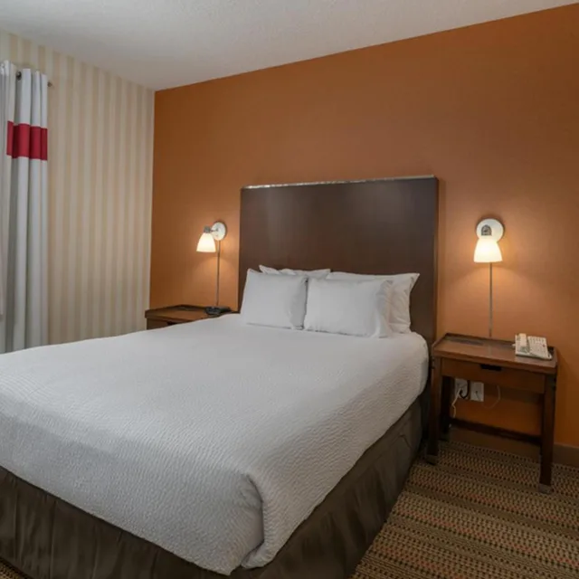 2 Bedrooms, Suite, 1.5 Bathrooms, Four Points By Sheraton Prince George 6/10