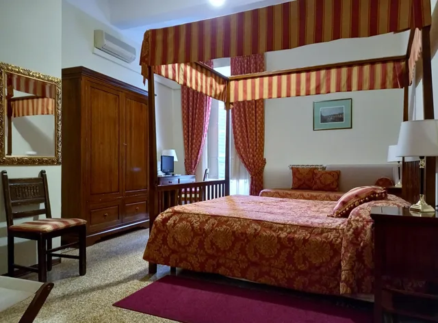 غرفة ثلاثية، Tourist House 3/10