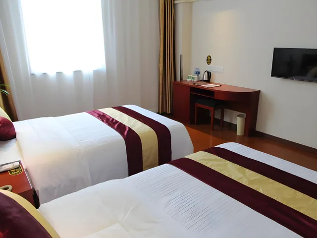 Twin Room, GreenTree Inn ShangHai National Convention Center XinFu Middle Road HuaZhi Road Hotel 1/1