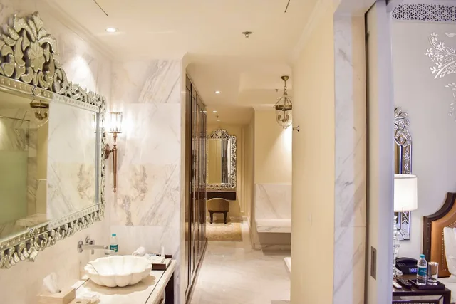Maharaja, Suite, 1 King and 2 Queen Beds، The Leela Palace Jaipur 3/3