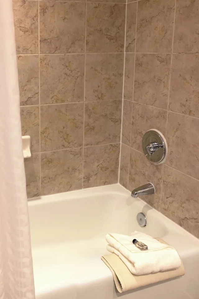 غرفة قياسية بسريرين كوين، South Shore Harbour Resort & Conference Center 7/7