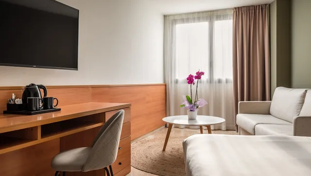 غرفة رباعية بسرير مزدوج مع أريكة، Sb Express Tarragona Hotel 8/10