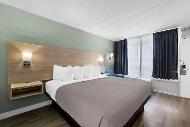 غرفة بسرير كينج للمدخنين، Quality Inn Nashville - Opryland Area 1/4
