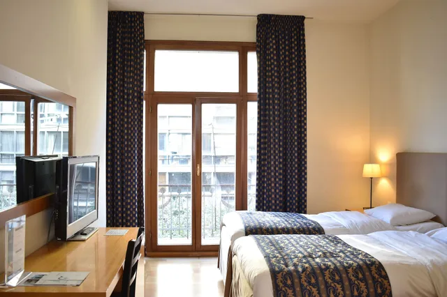 غرفة قياسية ثلاثية، Le Palace Hotel 2/10