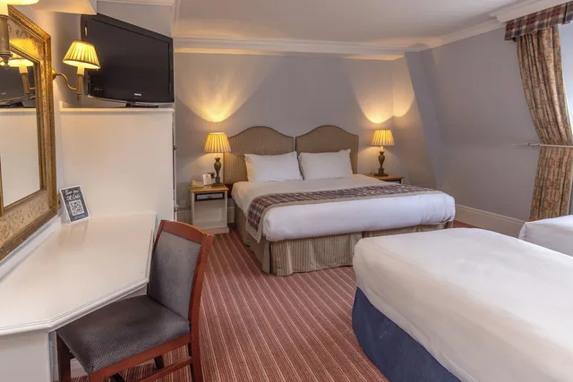 غرفة عائلية بثلاثة أسرّة، Best Western Abbots Barton Hotel 3/8