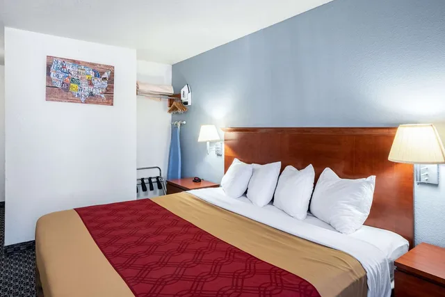 غرفة بسرير كينج، Days Inn by Wyndham Canon City 1/6