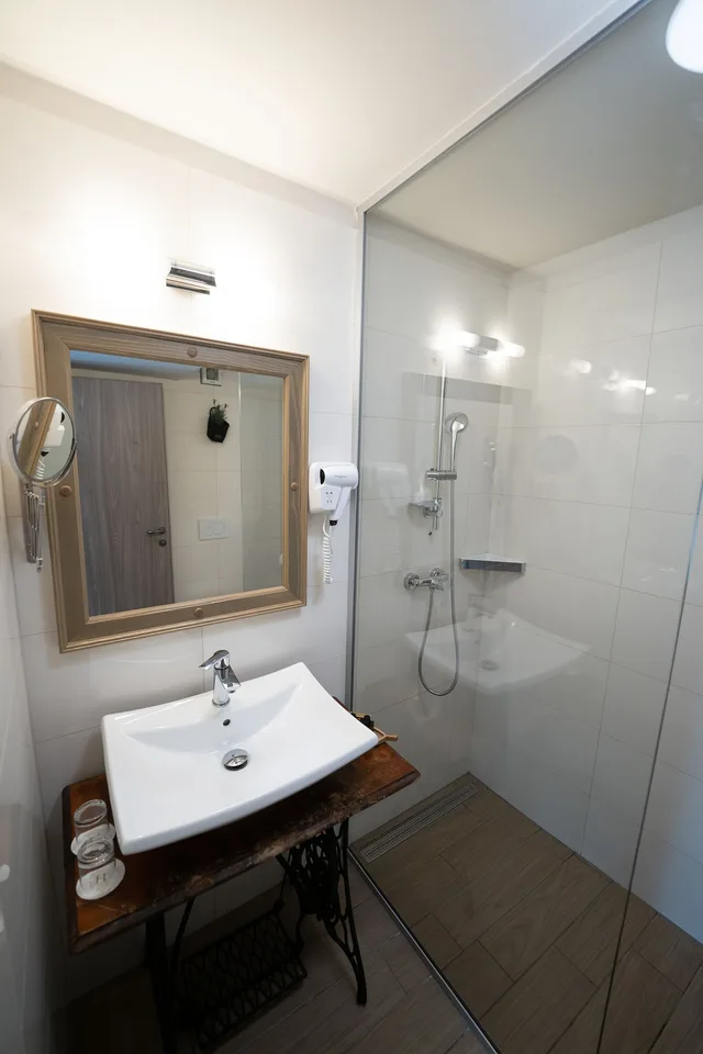 غرفة بسرير كوين بإطلالة على المعالم، Hotel Piran 6/7
