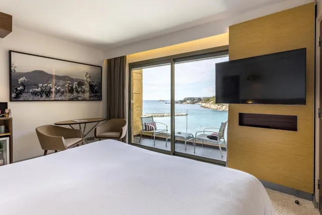 غرفة بريستيج بسرير مزدوج بإطلالة على البحر، Thalazur Bandol Ile Rousse Hotel 1/3