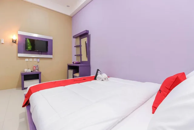 غرفة بسرير مزدوج، Reddoorz Plus Near Stasiun Bekasi 6/8