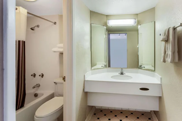 غرفة ديلوكس بسريرين مزدوجين، La Quinta Inn by Wyndham Albuquerque Northeast 3/3