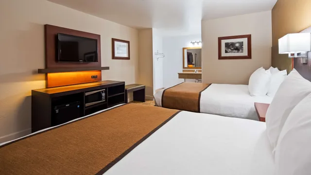 غرفة قياسية بسريرين كوين، Best Western Discovery Inn 5/9