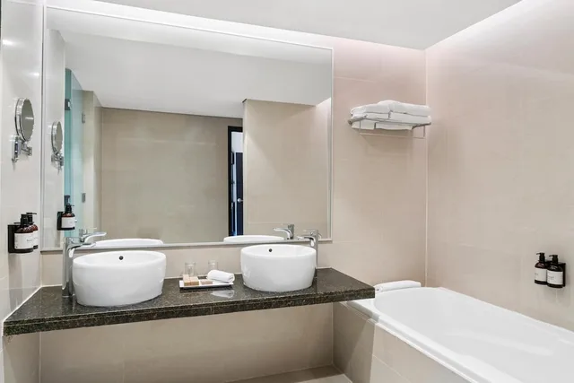 Suite, King Bed, NH Collection Monterrey San Pedro 5/6