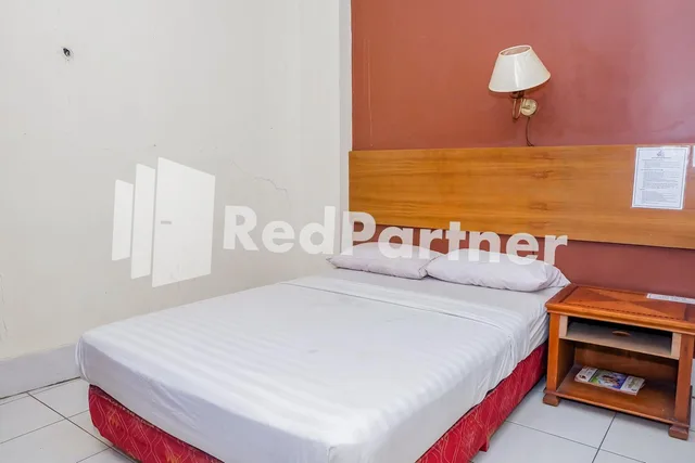 غرفة قياسية بسرير مزدوج، Reddoorz At Palasari 1/7