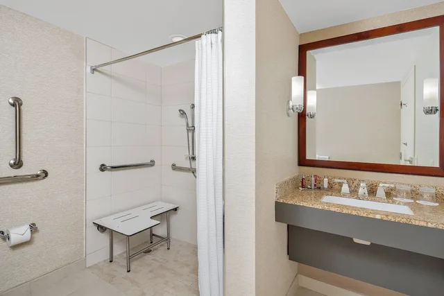 غرفة بسرير كينج مع أريكة لذوي الإعاقة، Boca Raton Marriott At Bocacenterhotel 6/10