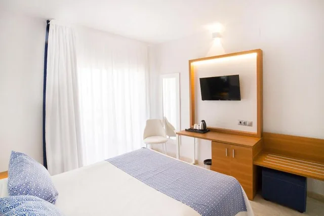 Room, Triple, Lateral Side Sea View, Ibersol Torremolinos Beach 6/10