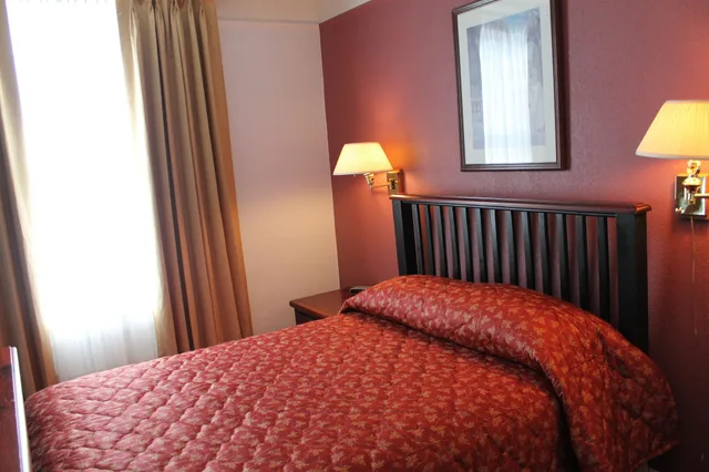 غرفة قياسية بسرير كوين، James Bay Inn Hotel Suites Cottage 4/5