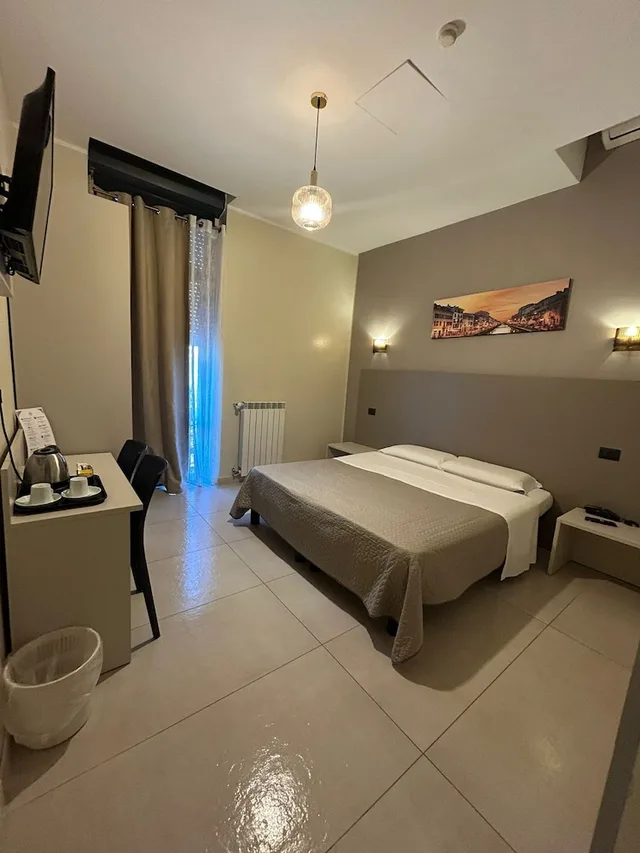 غرفة قياسية بسرير مزدوج، Milan Hostel 2/10