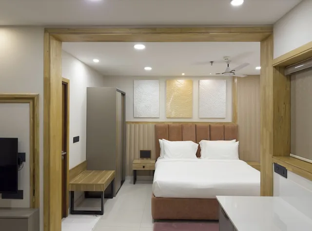 غرفة سوبيريور بسرير كينج، The Habitat Suites 2/3