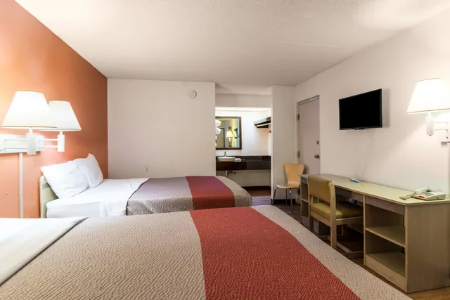 غرفة قياسية بسريرين مزدوجين، Motel6 Ashland, VA 2/8