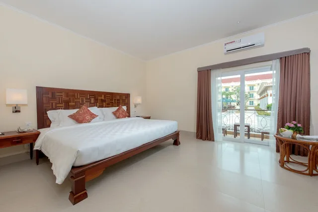 Palace, Twin Beds، Sokha Palace Siem Reap Hotel 3/6