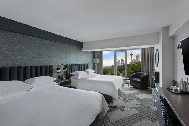 Guest Room, King Bed, Queen Bed, Niagara Park View, Sheraton Fallsview Hotel 1/4