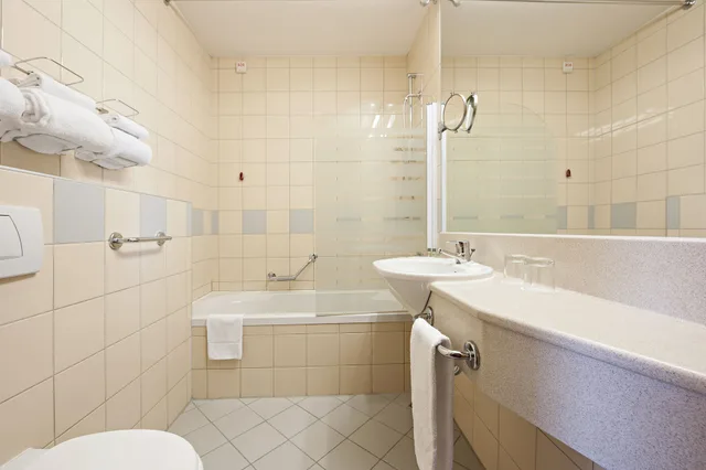 جناح بسرير كوين مع أريكة، Izvir Hotel 2/2