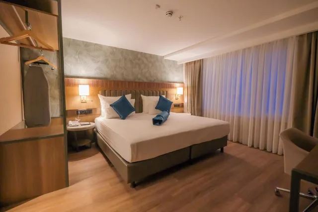 جناح جونيور بسرير كينج بإطلالة على المدينة، Ramada Encore by Wyndham Konya Karatay 1/9
