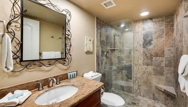 شقة سكنية بسرير كوين بغرفة نوم واحدة بإطلالة جزئية على البحر مع أريكة، Castle Maui Banyan 3/6