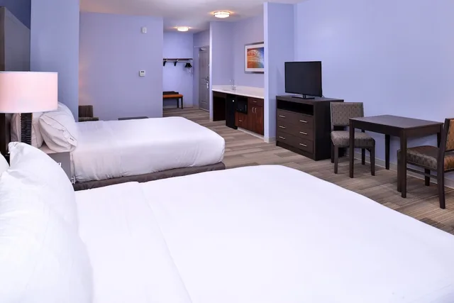غرفة ديلوكس بسرير كوين، Holiday Inn Express Amp Suitesloma Linda San Bernardino S 1/2