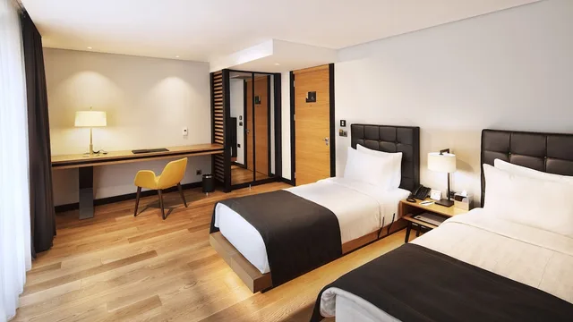 غرفة ديلوكس بسريرين منفصلين بإطلالة على البحر، METROPOLITAN HOTELS BOSPHORUS 8/10