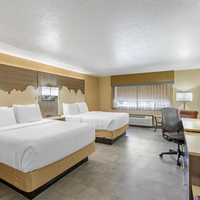 غرفة بسريرين كوين بحوض استحمام لذوي الإعاقة، Best Western Plus Canyonlands Inn 3/5