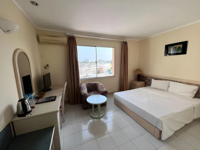 Superior, Bat Dat Hotel 1/1