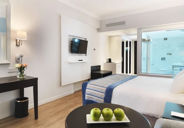 غرفة ديلوكس بإطلالة على الفناء مفردة بسرير فردي، Olympic Lagoon Resort Ayia Napa 2/4