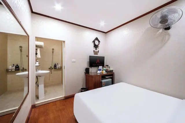 Standard, Queen Bed, A25 Hotel 221 Bach Mai 3/4